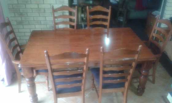 Seven peace imbuia dining room set. Good conditionNegotiable