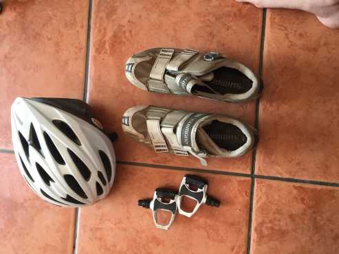 Shimano R085 road shoe (helmet and pedals for sale)