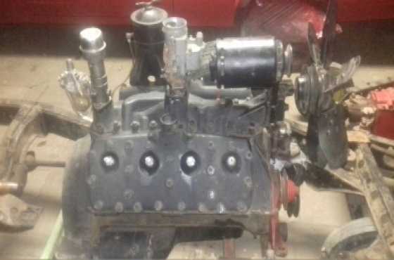 Side valve V8 engine