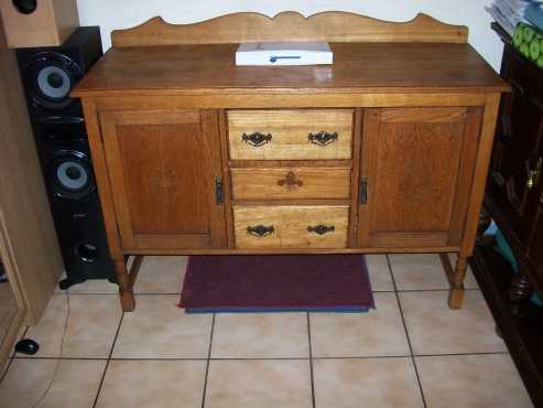 SIDEBOARD IN MINT CONDITION