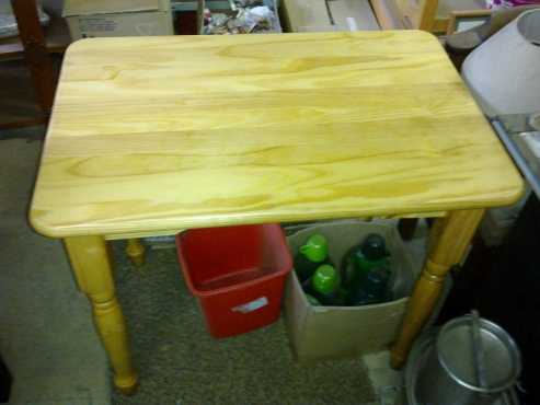 Sidetable in solid pine