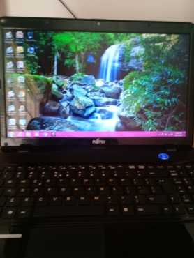 Siemens AH531 laptop with webcam , charger , excellent