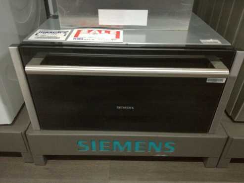 SIEMENS WARMING DRAWER 29cm. HW290562. NOT USED. Full Guarantee display item