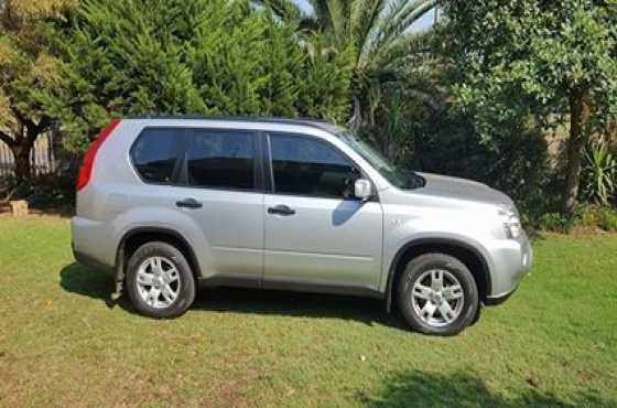 Silver 2010 Nissan Xtrail