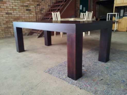 SIMPLICITY DINING TABLE