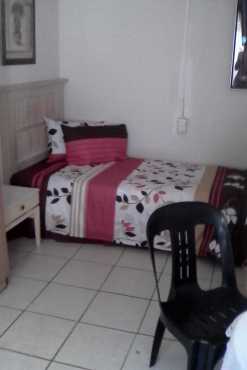 Single and double furnished rooms with meals. Germiston.