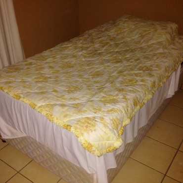 Single bed base and mattress