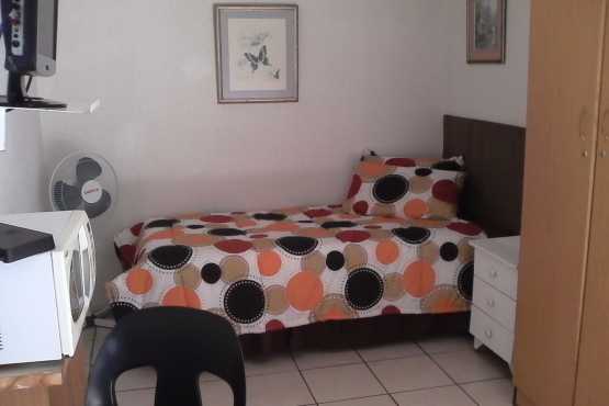Single Deluxe Furnished Room to rent with meals - Germiston