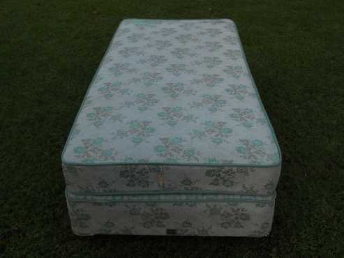 Single Sealy base amp mattress