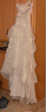 Size 28-32 Wedding dress for hire