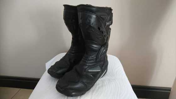 Size 6 Nitro boots