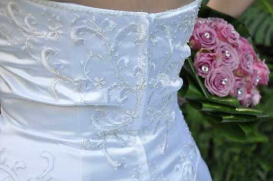 Size 8 Wedding dress for sale in excellent condition
