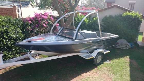 Ski Centurion V8 Wakeboard Skiing boat