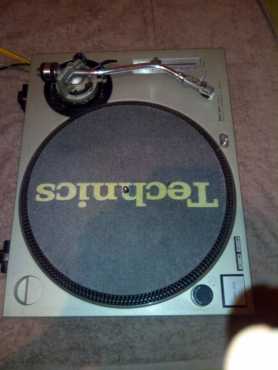 SL 1200 Technics, Turntable