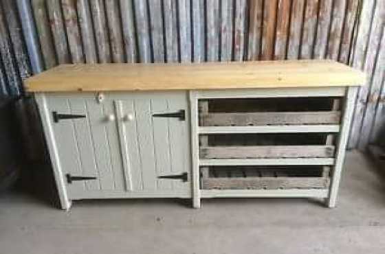 Small cabinet with drawers