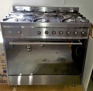 SMEG 6 Burner Stove top with Thermo Fan Gas Oven R13 000.00