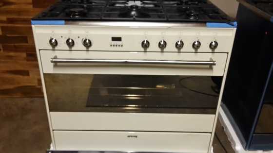 Smeg 90cm GasElectric Stove