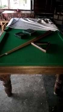 Snookertafel.met 2 stelle balle,3stokke,3driehoeke en cover