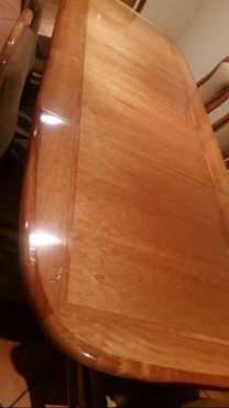 Solid Beechwood diningroom table with inlay on the side 8seater can be converted into 6seater