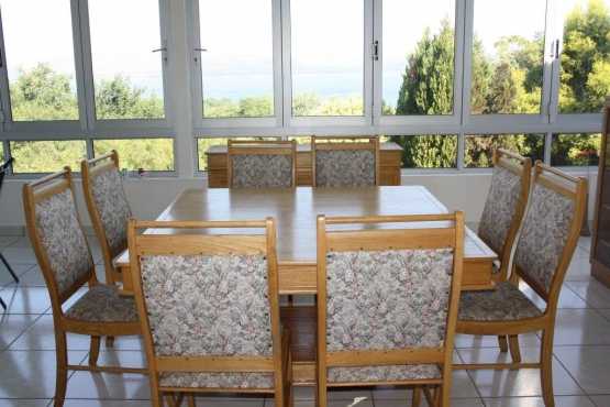 Solid Oak Dining room Set 8 seater and matching sideboard