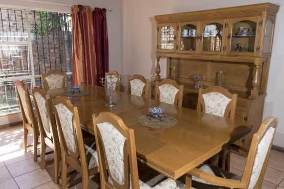 Solid Oak Diningroom Suite