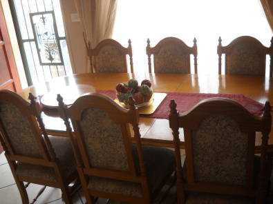 SOLID OAKWOOD DININGROOM TABLE WITH 8 CHAIRS