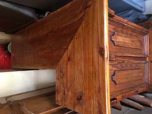 Solid wood L-Shaped bar counter