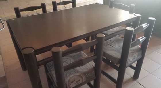 SOLIDE HOUT TAFEL EN STOELE TE KOOP