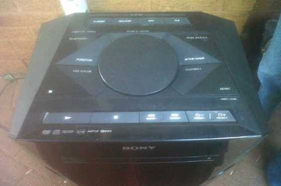 Sony 1440 watt dvd , mp3 , mp4 . Bluetooth , 2 usb slots ,