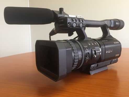 Sony HVR-V1p Video Camera  Pan Handle Zoom  Card recorder