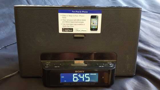 SONY Personal Audio Docking System for IPhone  IPad  IPod with Radio.