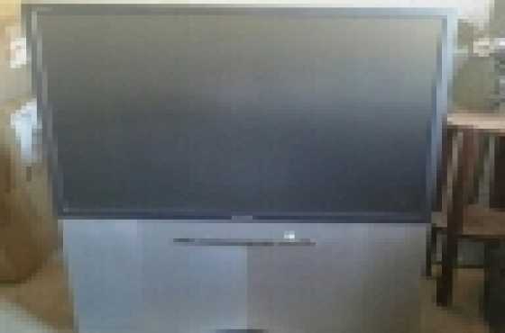 Sony TV EXCELLENT CONDITION screen 1 x 1 meter