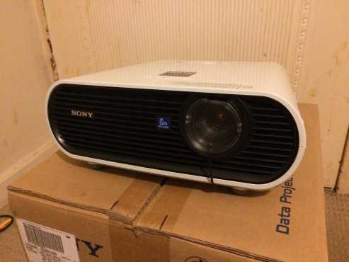 SONY VPL-EX5 Projector with Screen.