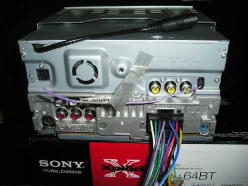 Sony XAV-64BT double din radio plus Sub Woofer amp amp