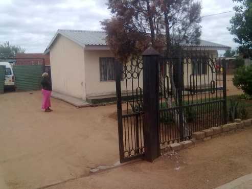 Soshanguve Block FF , 3 bed house for sale , very huge stand for extensions.