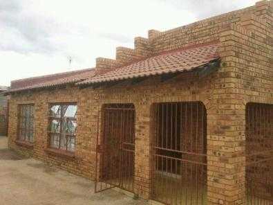 soshanguve block R 3bedroom for rent