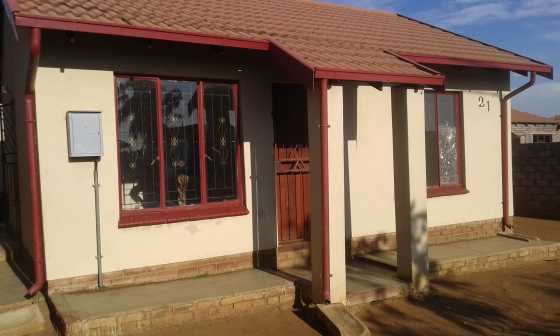 Soshanguve block XX 2 bedroom house to rent R2500