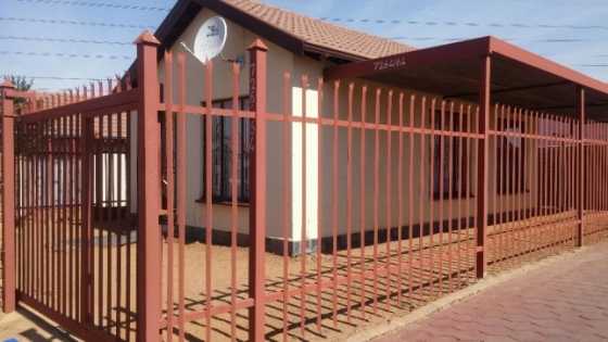 Soshanguve vv 3bedroom house for Rent