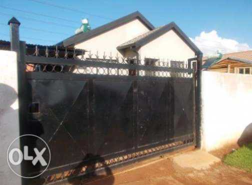 SOSHANGUVE VV Ext4 2 bedrooms house for sale.