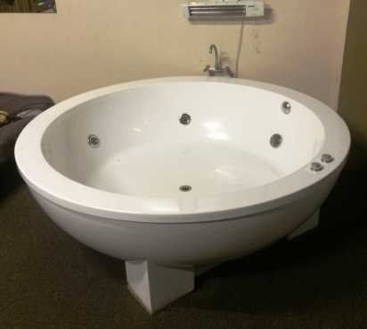 SPA Bath  Jacuzzi Rosettenvillepawnshop