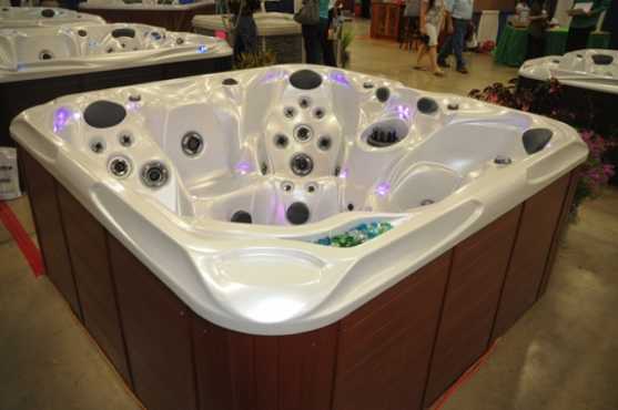 Spa bath tub Jacuzzi Brand New Units Available