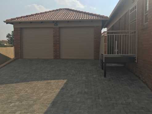 Spacious 3 bedroom to rent in Olievenhoutbosch