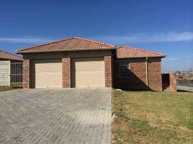 Spacious 3 bedroom to rent in Olievenhoutbosch