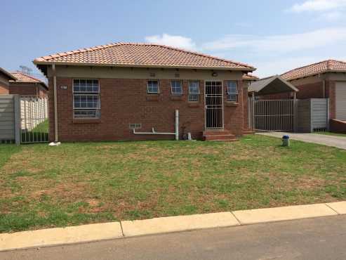 Spacious 3 bedroom to rent in Olievenhoutbosch