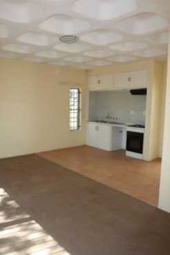 Spacious 8x7m garden flat available in Waterkloof Glen. (Pretoria East)