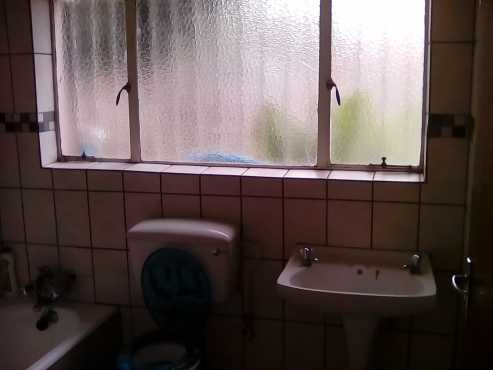 Spacious bachelor flat to rent in Risiville Vereeniging