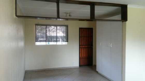 Spacious cottage for rent by owner in a quiet suburb in Johannesburg North, Fourways.