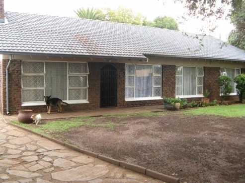 Spacious family home with bachelor flat - Wierdapark, Centurion