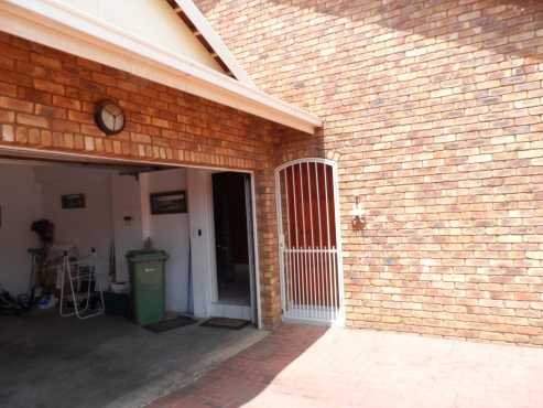 Spacious free-hold cluster in sought after area of New Redruth in Alberton