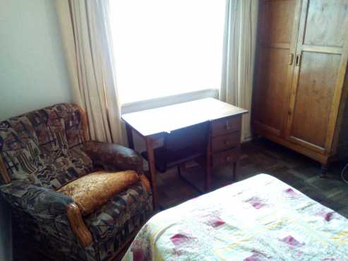 Spacious furnished room to let, self catering.